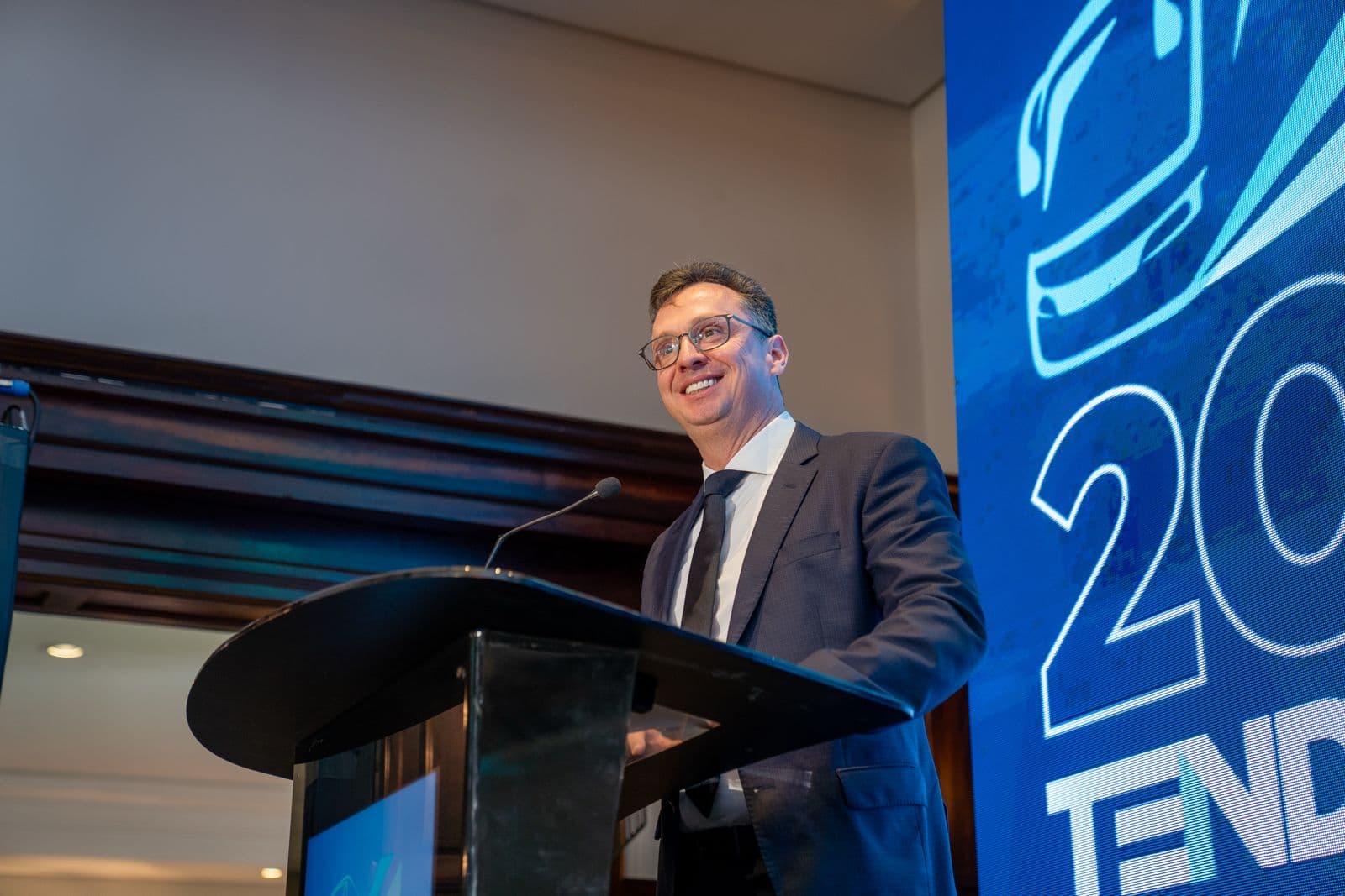 Felipe Gulin no palco do congresso
